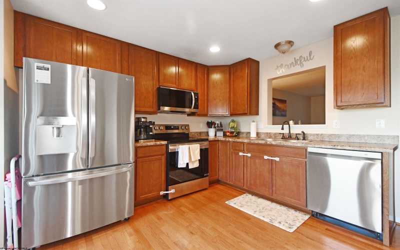 120 Tee Drive, Maidsville, West Virginia 26541, 3 Bedrooms Bedrooms, 5 Rooms Rooms,2 BathroomsBathrooms,Single Family Attached,For Sale,Tee,10161127