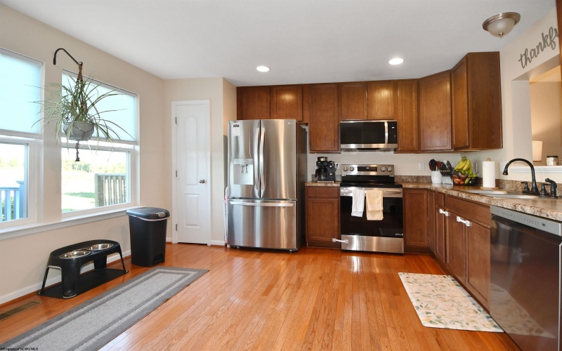 120 Tee Drive, Maidsville, West Virginia 26541, 3 Bedrooms Bedrooms, 5 Rooms Rooms,2 BathroomsBathrooms,Single Family Attached,For Sale,Tee,10161127