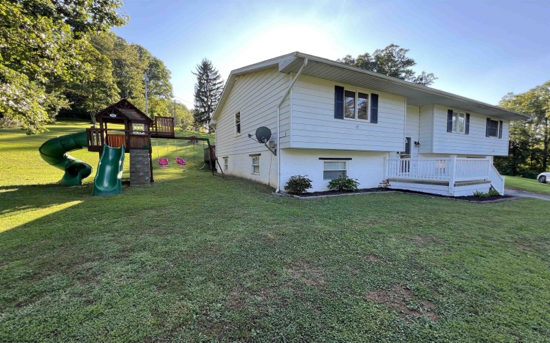 449 Hampton Road, Fairmont, West Virginia 26554, 5 Bedrooms Bedrooms, 9 Rooms Rooms,2 BathroomsBathrooms,Single Family Detached,For Sale,Hampton,10161102