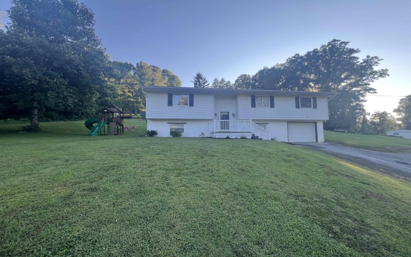 449 Hampton Road, Fairmont, West Virginia 26554, 5 Bedrooms Bedrooms, 9 Rooms Rooms,2 BathroomsBathrooms,Single Family Detached,For Sale,Hampton,10161102