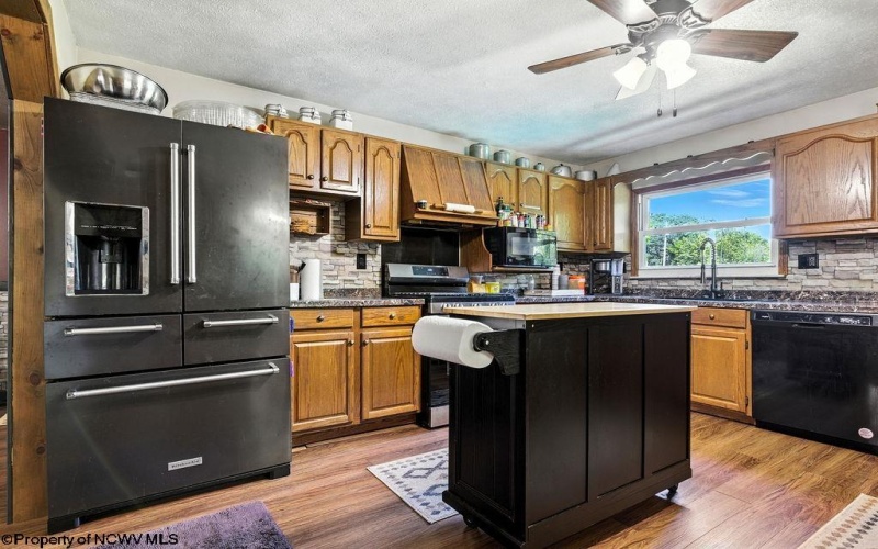 650 Sam Cavins Road, West Union, West Virginia 26456, 3 Bedrooms Bedrooms, 7 Rooms Rooms,3 BathroomsBathrooms,Single Family Detached,For Sale,Sam Cavins,10161112