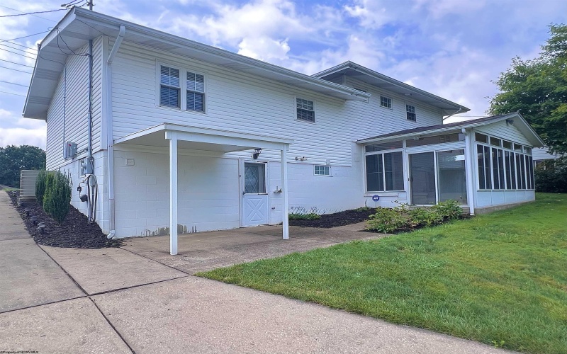 111 Golf Drive, Fairmont, West Virginia 26554, 4 Bedrooms Bedrooms, 9 Rooms Rooms,2 BathroomsBathrooms,Single Family Detached,For Sale,Golf,10161110