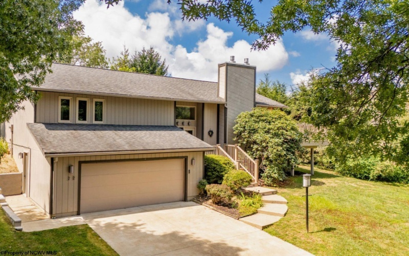 22 Cedarwood Drive, Morgantown, West Virginia 26505, 4 Bedrooms Bedrooms, 6 Rooms Rooms,3 BathroomsBathrooms,Single Family Detached,For Sale,Cedarwood,10161115