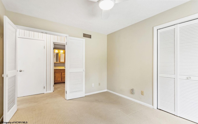 22 Cedarwood Drive, Morgantown, West Virginia 26505, 4 Bedrooms Bedrooms, 6 Rooms Rooms,3 BathroomsBathrooms,Single Family Detached,For Sale,Cedarwood,10161115