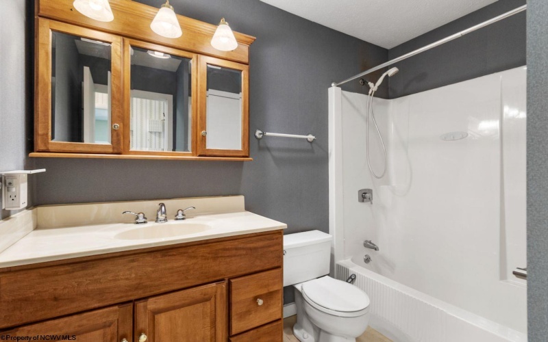 22 Cedarwood Drive, Morgantown, West Virginia 26505, 4 Bedrooms Bedrooms, 6 Rooms Rooms,3 BathroomsBathrooms,Single Family Detached,For Sale,Cedarwood,10161115