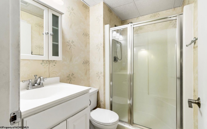 22 Cedarwood Drive, Morgantown, West Virginia 26505, 4 Bedrooms Bedrooms, 6 Rooms Rooms,3 BathroomsBathrooms,Single Family Detached,For Sale,Cedarwood,10161115