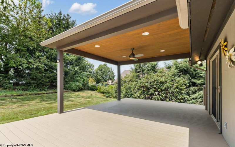 22 Cedarwood Drive, Morgantown, West Virginia 26505, 4 Bedrooms Bedrooms, 6 Rooms Rooms,3 BathroomsBathrooms,Single Family Detached,For Sale,Cedarwood,10161115