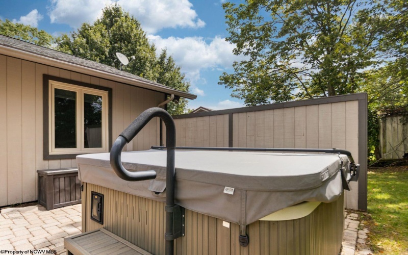 22 Cedarwood Drive, Morgantown, West Virginia 26505, 4 Bedrooms Bedrooms, 6 Rooms Rooms,3 BathroomsBathrooms,Single Family Detached,For Sale,Cedarwood,10161115