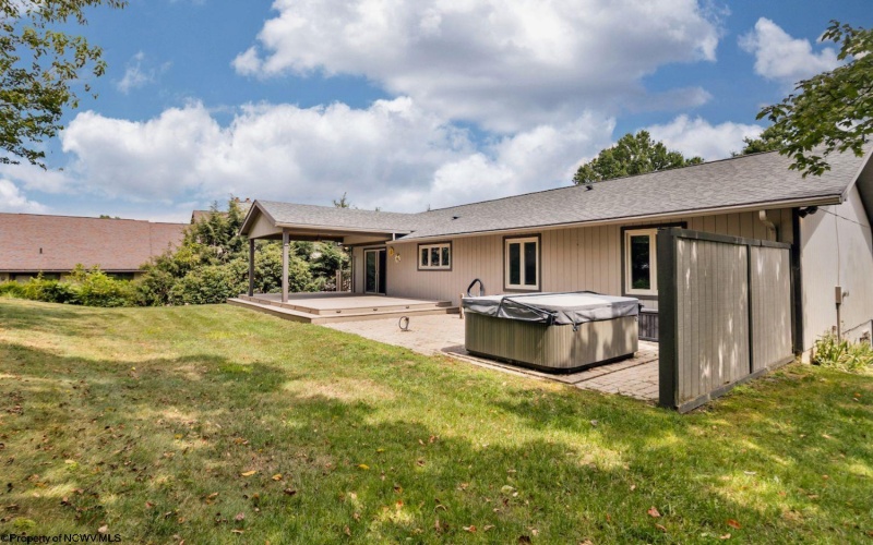 22 Cedarwood Drive, Morgantown, West Virginia 26505, 4 Bedrooms Bedrooms, 6 Rooms Rooms,3 BathroomsBathrooms,Single Family Detached,For Sale,Cedarwood,10161115
