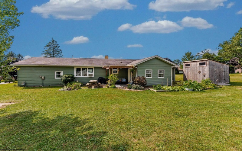 215 10th Street, Oakland, Maryland 21550, 3 Bedrooms Bedrooms, 10 Rooms Rooms,1 BathroomBathrooms,Single Family Detached,For Sale,10th,10161122