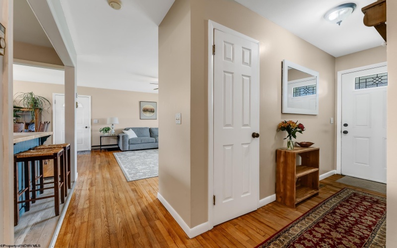 215 10th Street, Oakland, Maryland 21550, 3 Bedrooms Bedrooms, 10 Rooms Rooms,1 BathroomBathrooms,Single Family Detached,For Sale,10th,10161122