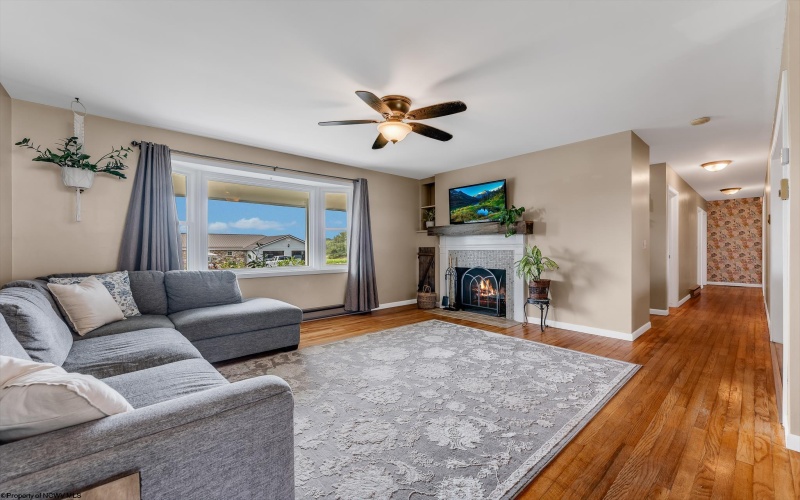 215 10th Street, Oakland, Maryland 21550, 3 Bedrooms Bedrooms, 10 Rooms Rooms,1 BathroomBathrooms,Single Family Detached,For Sale,10th,10161122