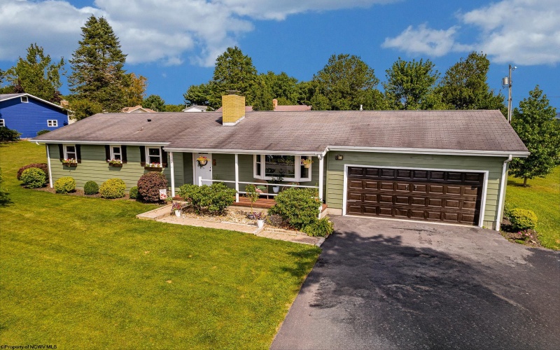215 10th Street, Oakland, Maryland 21550, 3 Bedrooms Bedrooms, 10 Rooms Rooms,1 BathroomBathrooms,Single Family Detached,For Sale,10th,10161122