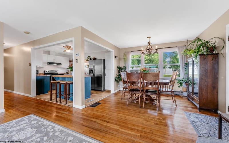 215 10th Street, Oakland, Maryland 21550, 3 Bedrooms Bedrooms, 10 Rooms Rooms,1 BathroomBathrooms,Single Family Detached,For Sale,10th,10161122
