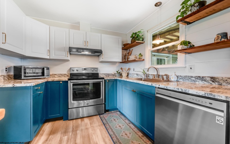 215 10th Street, Oakland, Maryland 21550, 3 Bedrooms Bedrooms, 10 Rooms Rooms,1 BathroomBathrooms,Single Family Detached,For Sale,10th,10161122