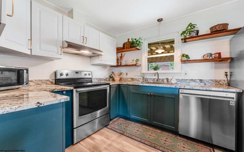 215 10th Street, Oakland, Maryland 21550, 3 Bedrooms Bedrooms, 10 Rooms Rooms,1 BathroomBathrooms,Single Family Detached,For Sale,10th,10161122