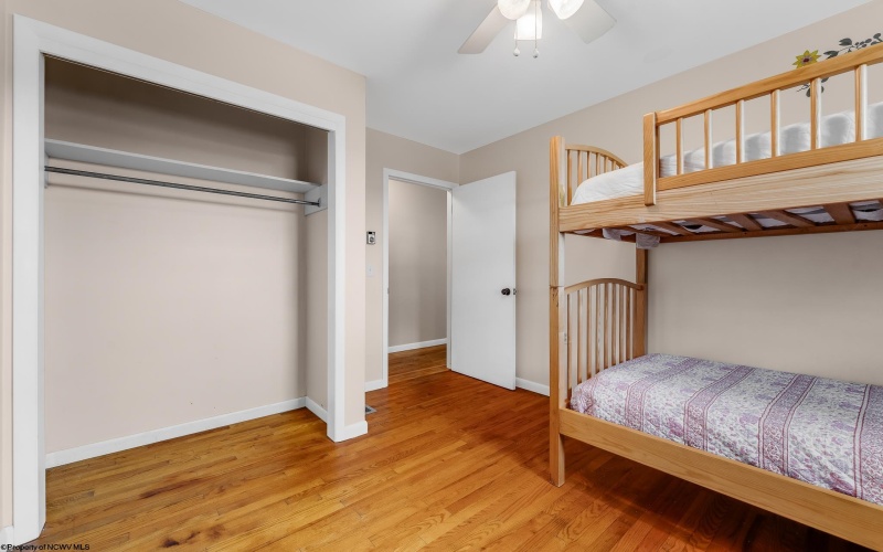 215 10th Street, Oakland, Maryland 21550, 3 Bedrooms Bedrooms, 10 Rooms Rooms,1 BathroomBathrooms,Single Family Detached,For Sale,10th,10161122
