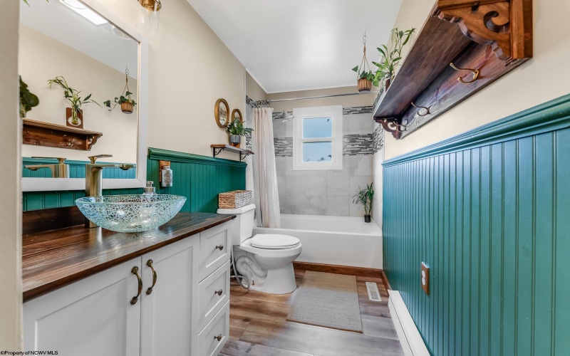 215 10th Street, Oakland, Maryland 21550, 3 Bedrooms Bedrooms, 10 Rooms Rooms,1 BathroomBathrooms,Single Family Detached,For Sale,10th,10161122
