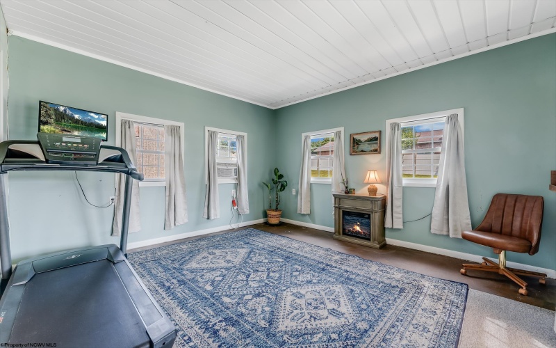 215 10th Street, Oakland, Maryland 21550, 3 Bedrooms Bedrooms, 10 Rooms Rooms,1 BathroomBathrooms,Single Family Detached,For Sale,10th,10161122
