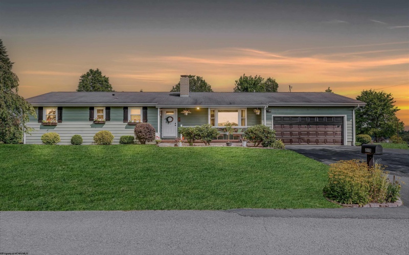 215 10th Street, Oakland, Maryland 21550, 3 Bedrooms Bedrooms, 10 Rooms Rooms,1 BathroomBathrooms,Single Family Detached,For Sale,10th,10161122