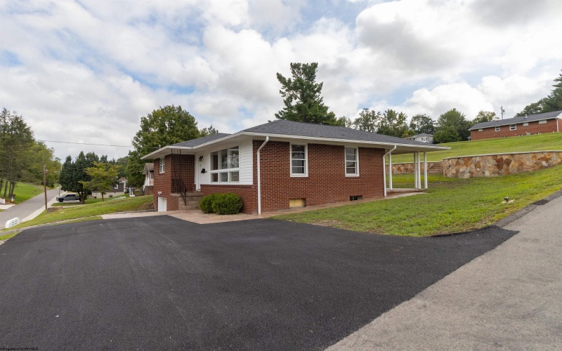 502 Stout Street, Bridgeport, West Virginia 26330, 3 Bedrooms Bedrooms, 6 Rooms Rooms,1 BathroomBathrooms,Single Family Detached,For Sale,Stout,10161130