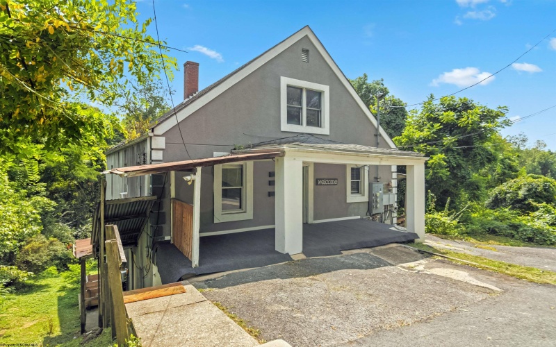 644 Eighth Street, Morgantown, West Virginia 26504, ,Multi-unit/income,For Sale,Eighth,10161141