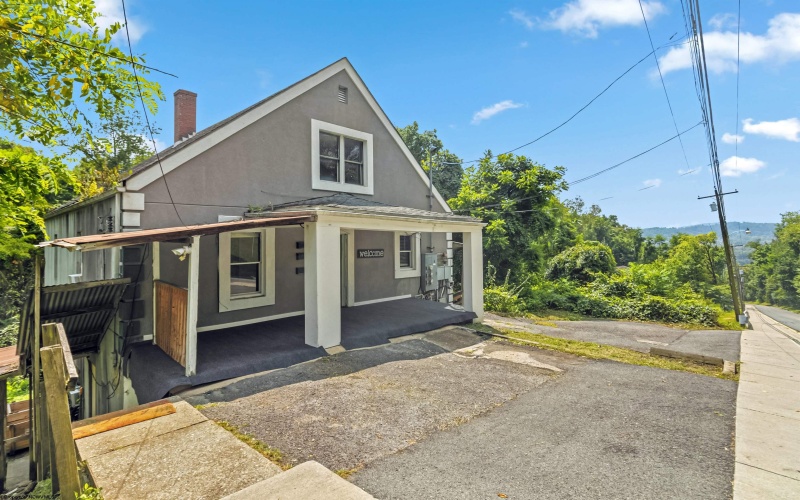 644 Eighth Street, Morgantown, West Virginia 26504, ,Multi-unit/income,For Sale,Eighth,10161141
