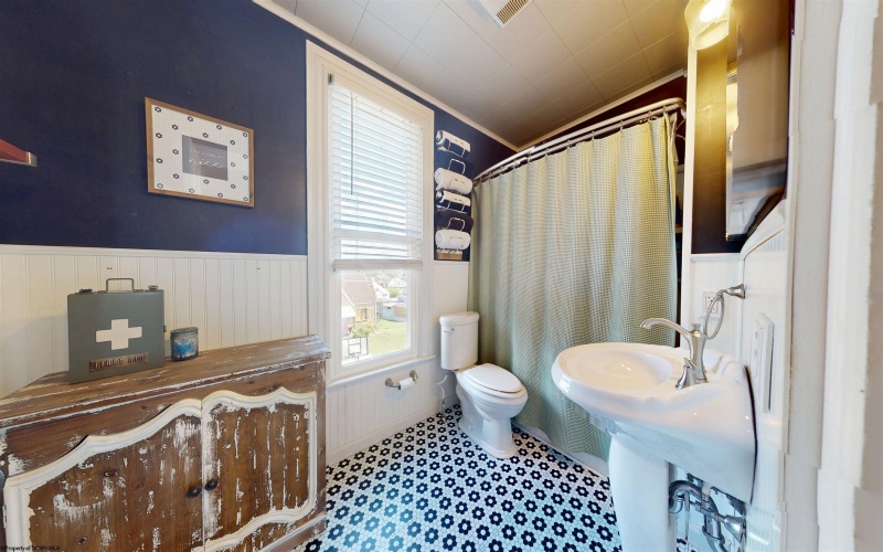 528 Newton Street, Fairmont, West Virginia 26554, 3 Bedrooms Bedrooms, 8 Rooms Rooms,1 BathroomBathrooms,Single Family Detached,For Sale,Newton,10161137
