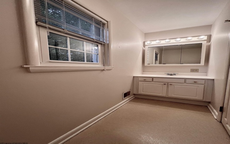 342 Lee Avenue, Clarksburg, West Virginia 26301, 3 Bedrooms Bedrooms, 7 Rooms Rooms,Single Family Detached,For Sale,Lee,10161131