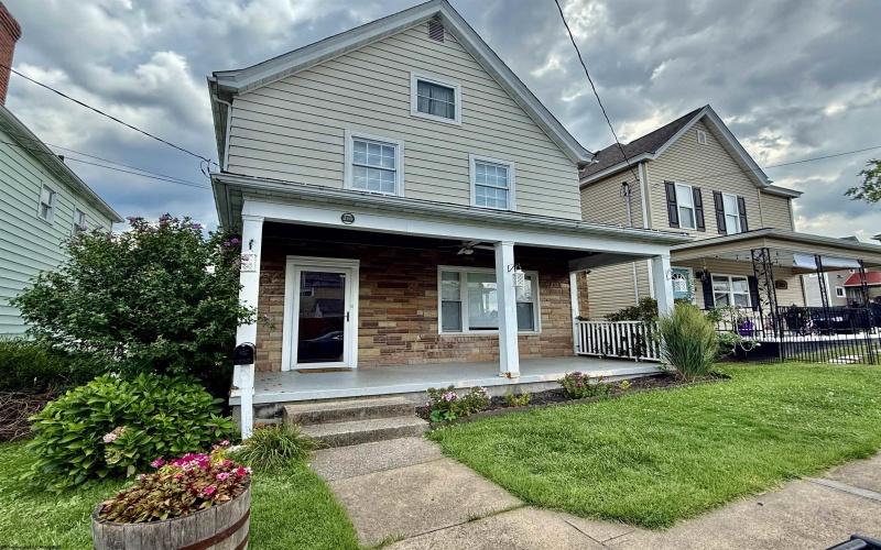210 Dearborn Street, Fairmont, West Virginia 26554, 4 Bedrooms Bedrooms, 10 Rooms Rooms,2 BathroomsBathrooms,Single Family Detached,For Sale,Dearborn,10161136