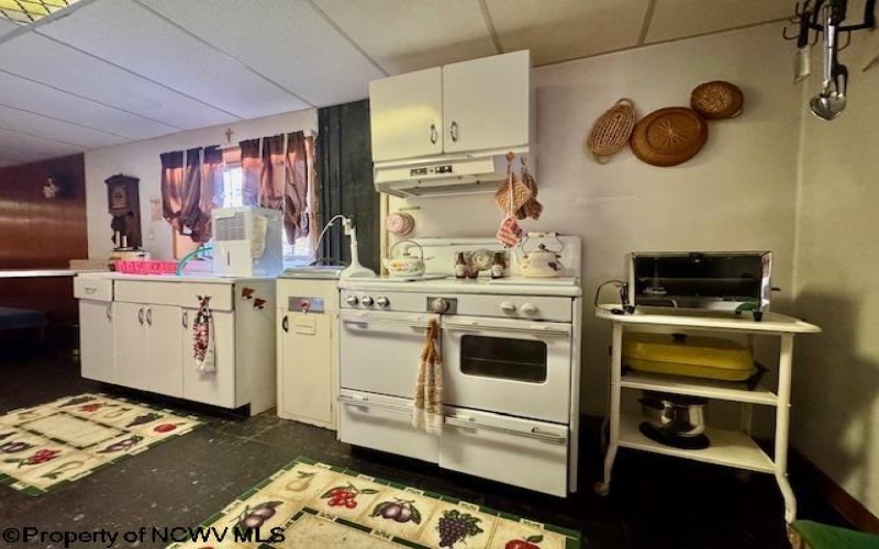 120 Brown Street, Clarksburg, West Virginia 26301, 3 Bedrooms Bedrooms, 7 Rooms Rooms,2 BathroomsBathrooms,Single Family Detached,For Sale,Brown,10161139