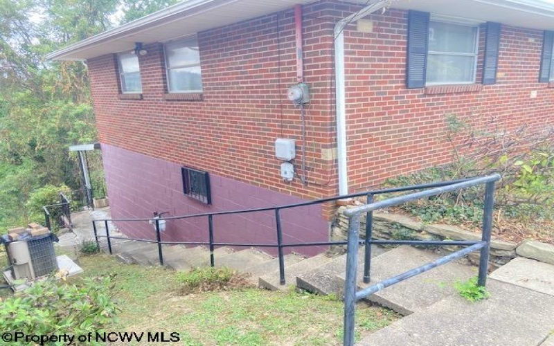 120 Brown Street, Clarksburg, West Virginia 26301, 3 Bedrooms Bedrooms, 7 Rooms Rooms,2 BathroomsBathrooms,Single Family Detached,For Sale,Brown,10161139
