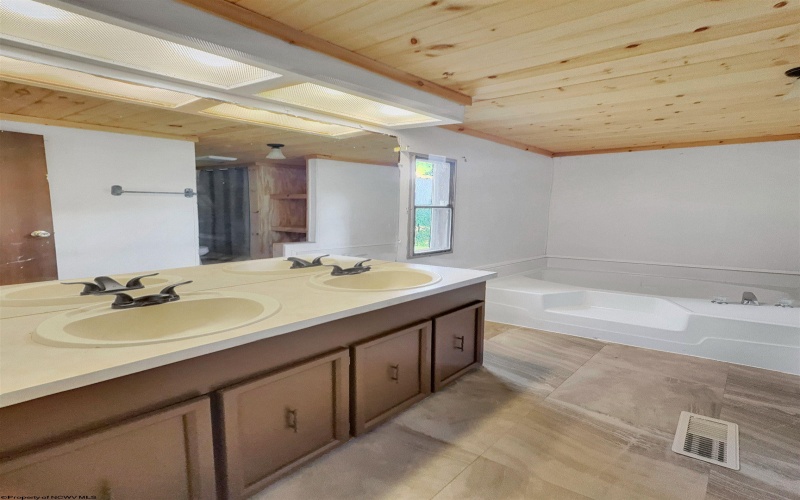 1377 Beechtown Road, French Creek, West Virginia 26218, 3 Bedrooms Bedrooms, 8 Rooms Rooms,2 BathroomsBathrooms,Single Family Detached,For Sale,Beechtown,10161132