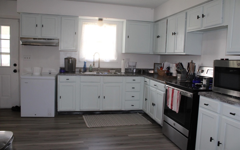 208 Maple Avenue, Fairmont, West Virginia 26554, 3 Bedrooms Bedrooms, 6 Rooms Rooms,1 BathroomBathrooms,Single Family Detached,For Sale,Maple,10161149
