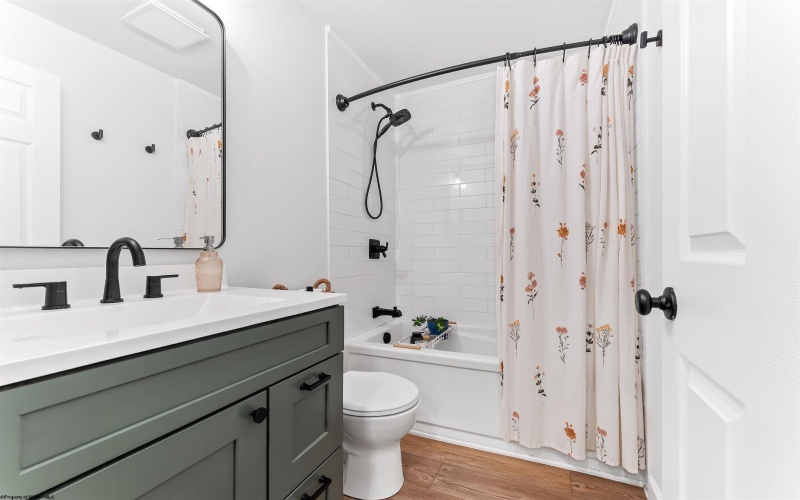 560 Plymouth Avenue, Morgantown, West Virginia 26505, 2 Bedrooms Bedrooms, 6 Rooms Rooms,1 BathroomBathrooms,Single Family Detached,For Sale,Plymouth,10161153