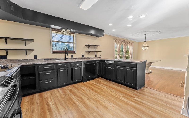 374 Brookhaven Road, Morgantown, West Virginia 26508, 4 Bedrooms Bedrooms, 9 Rooms Rooms,3 BathroomsBathrooms,Single Family Detached,For Sale,Brookhaven,10161150