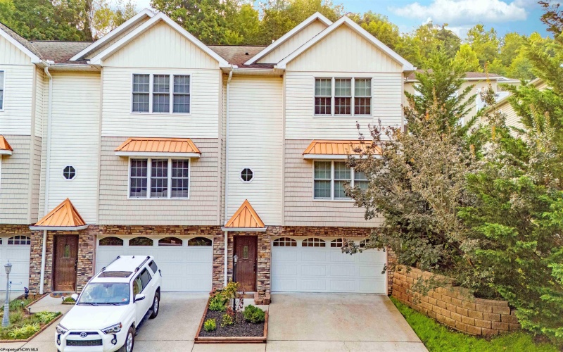 96 Claremont Court, Morgantown, West Virginia 26501, 3 Bedrooms Bedrooms, 7 Rooms Rooms,2 BathroomsBathrooms,Single Family Attached,For Sale,Claremont,10161167
