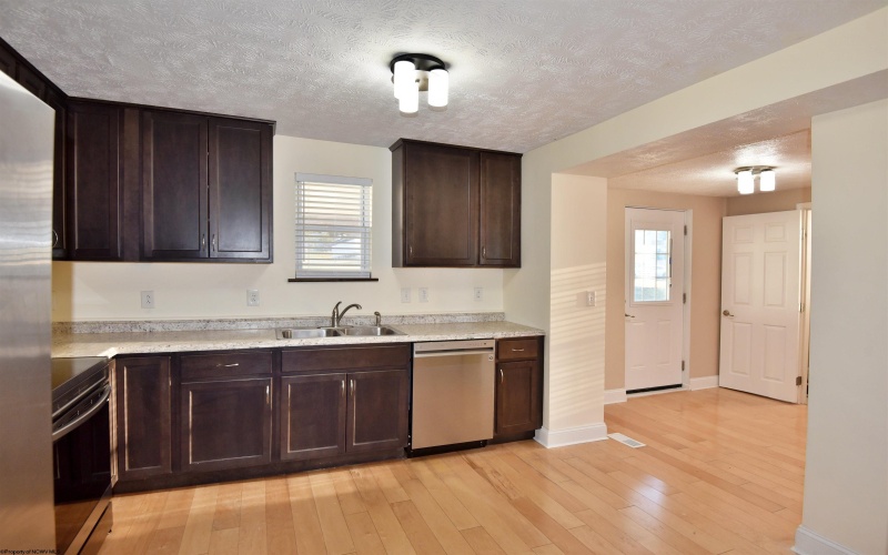 539 Main Street, Bridgeport, West Virginia 26330, 3 Bedrooms Bedrooms, 6 Rooms Rooms,4 BathroomsBathrooms,Residential Rentals,For Rent,Main,10161157