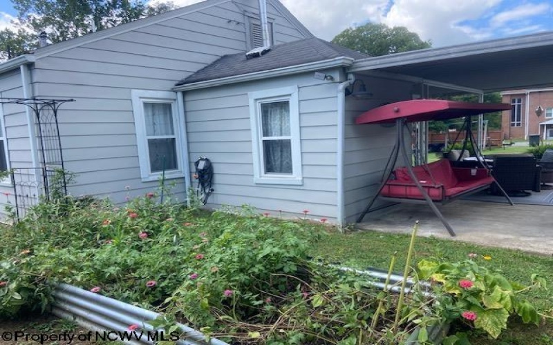 226 Bridge Street, Lumberport, West Virginia 26386-0923, 2 Bedrooms Bedrooms, 6 Rooms Rooms,1 BathroomBathrooms,Single Family Detached,For Sale,Bridge,10161170