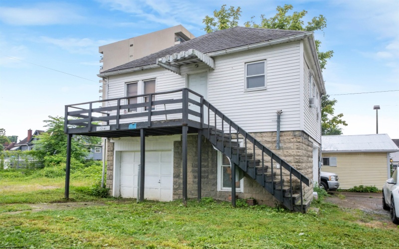 124 Chestnut Street, Clarksburg, West Virginia 26301, 4 Bedrooms Bedrooms, 11 Rooms Rooms,2 BathroomsBathrooms,Single Family Detached,For Sale,Chestnut,10161159