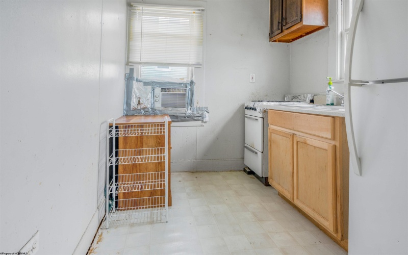 124 Chestnut Street, Clarksburg, West Virginia 26301, 4 Bedrooms Bedrooms, 11 Rooms Rooms,2 BathroomsBathrooms,Single Family Detached,For Sale,Chestnut,10161159