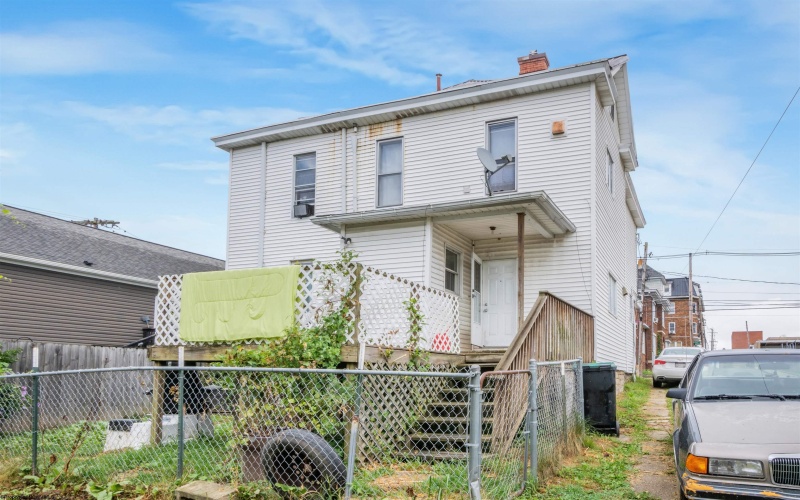124 Chestnut Street, Clarksburg, West Virginia 26301, 4 Bedrooms Bedrooms, 11 Rooms Rooms,2 BathroomsBathrooms,Single Family Detached,For Sale,Chestnut,10161159