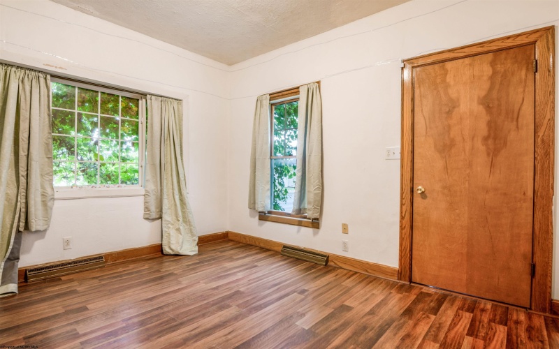 124 Chestnut Street, Clarksburg, West Virginia 26301, 4 Bedrooms Bedrooms, 11 Rooms Rooms,2 BathroomsBathrooms,Single Family Detached,For Sale,Chestnut,10161159
