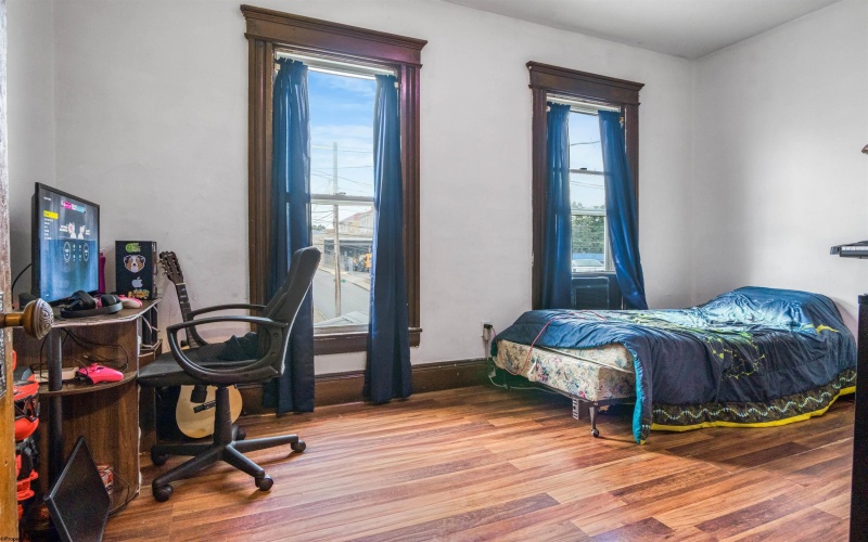 124 Chestnut Street, Clarksburg, West Virginia 26301, 4 Bedrooms Bedrooms, 11 Rooms Rooms,2 BathroomsBathrooms,Single Family Detached,For Sale,Chestnut,10161159