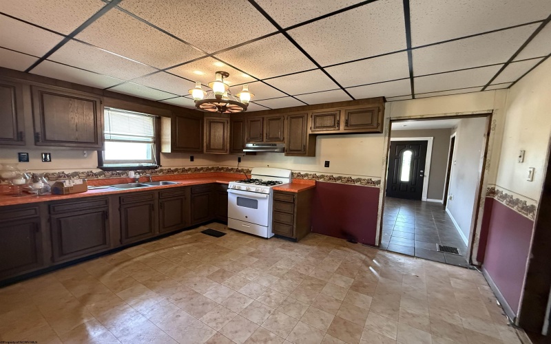 1112 17th Street, Clarksburg, West Virginia 26301, 2 Bedrooms Bedrooms, 4 Rooms Rooms,1 BathroomBathrooms,Single Family Detached,For Sale,17th,10161168