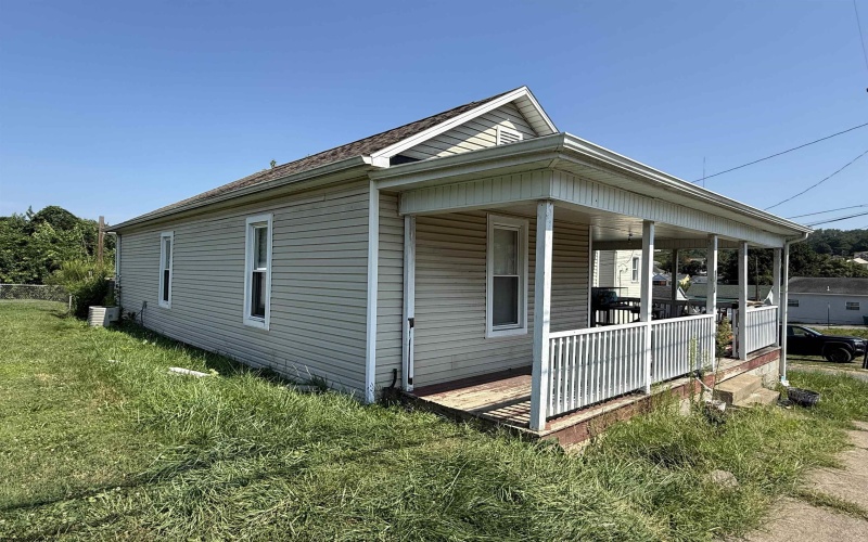 1112 17th Street, Clarksburg, West Virginia 26301, 2 Bedrooms Bedrooms, 4 Rooms Rooms,1 BathroomBathrooms,Single Family Detached,For Sale,17th,10161168