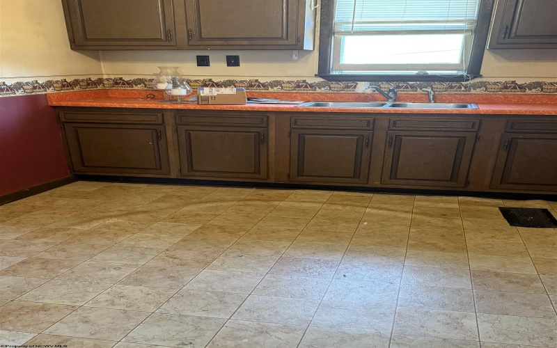 1112 17th Street, Clarksburg, West Virginia 26301, 2 Bedrooms Bedrooms, 4 Rooms Rooms,1 BathroomBathrooms,Single Family Detached,For Sale,17th,10161168