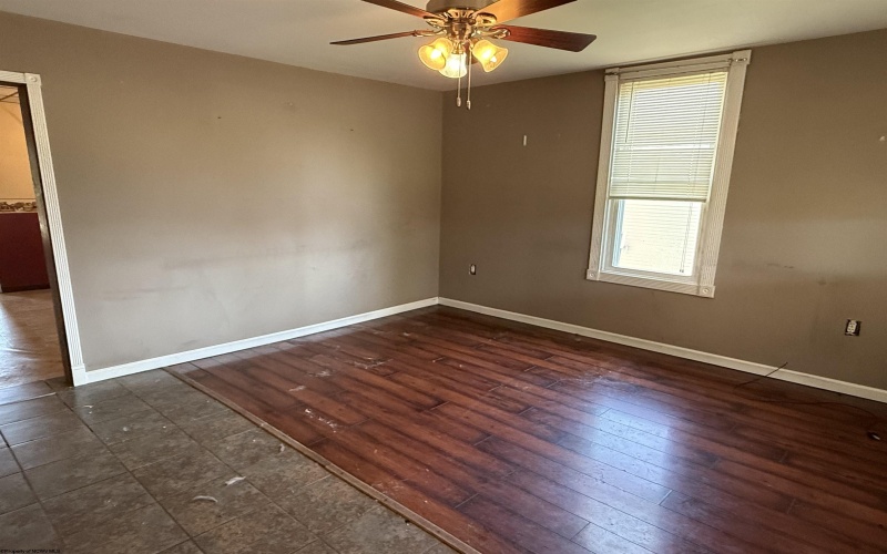 1112 17th Street, Clarksburg, West Virginia 26301, 2 Bedrooms Bedrooms, 4 Rooms Rooms,1 BathroomBathrooms,Single Family Detached,For Sale,17th,10161168