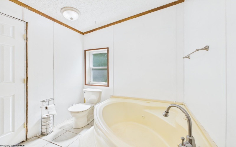 7 Raintree Drive, Fairmont, West Virginia 26554, 3 Bedrooms Bedrooms, 6 Rooms Rooms,2 BathroomsBathrooms,Single Family Detached,For Sale,Raintree,10161163