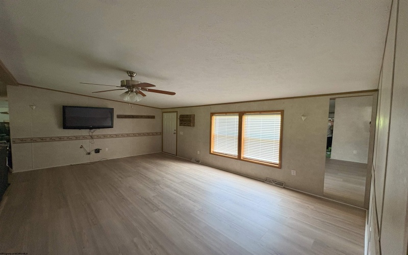 124 Wood Crest Road, Weston, West Virginia 26452, 3 Bedrooms Bedrooms, 7 Rooms Rooms,2 BathroomsBathrooms,Single Family Detached,For Sale,Wood Crest,10161156